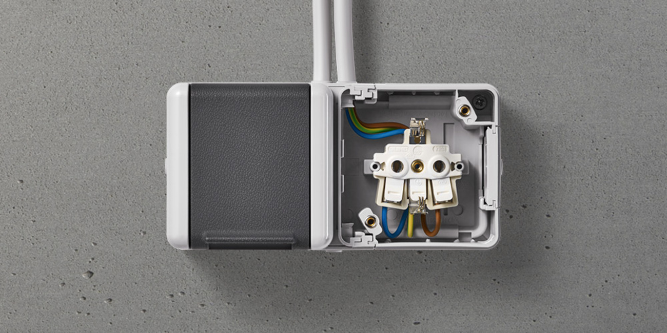 Doppelsteckdose mit Trennsteg bei Markus Gärtig Elektroinstallation in Kelkheim